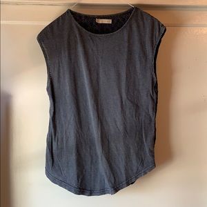 Hinge Sleeveless Tee Embroidered Pattern Back